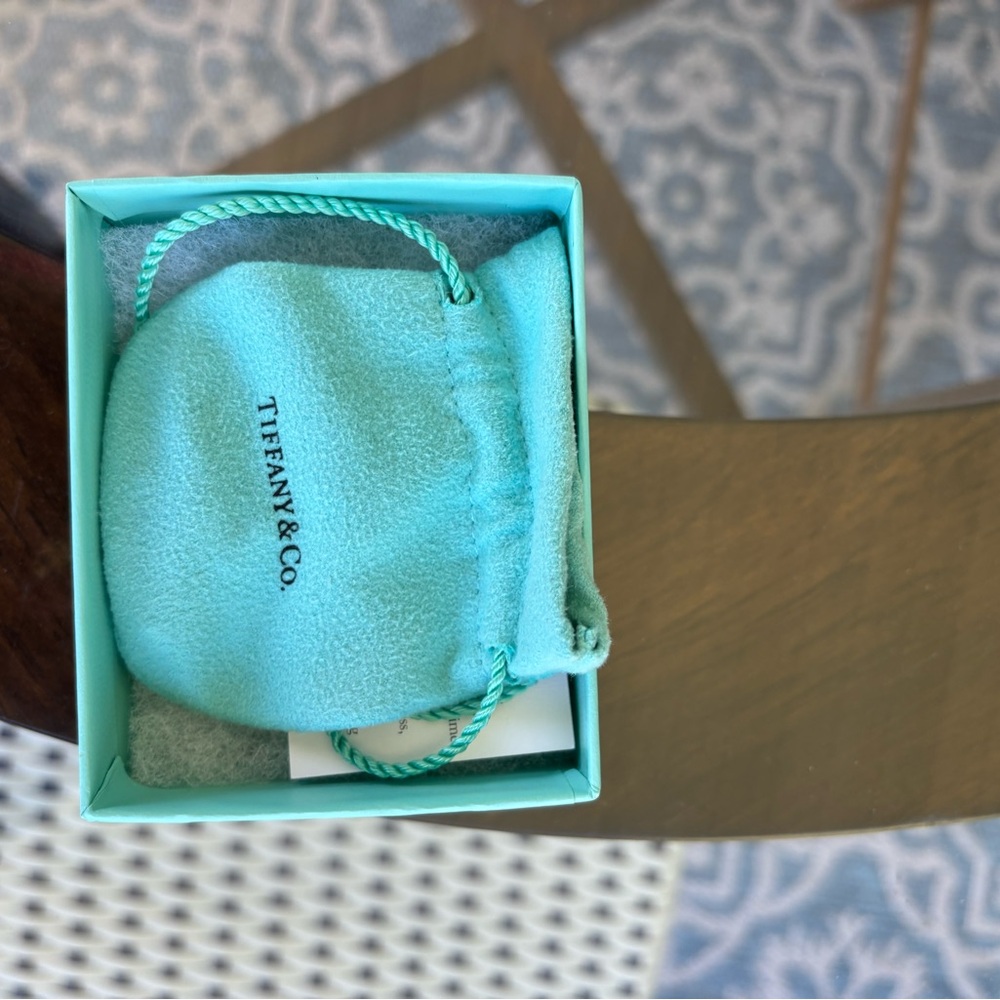 Tiffany & Co. authentic sterling silver & 18k gold interlocking heart bracelet - Picture 7 of 9